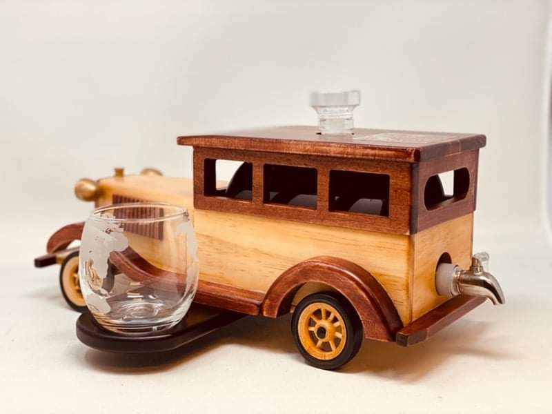 Antique Car American Bourbon Whiskey Figurine 1L